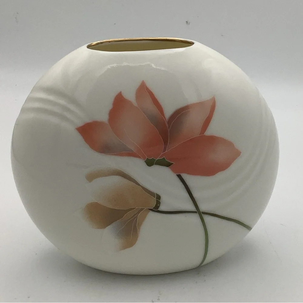 Toyo Japan Floral Round Vase